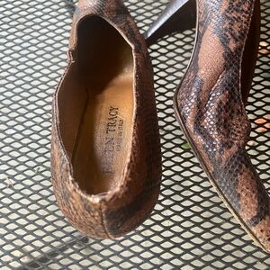 Ellen Tracy Snakeskin Patterned Heels